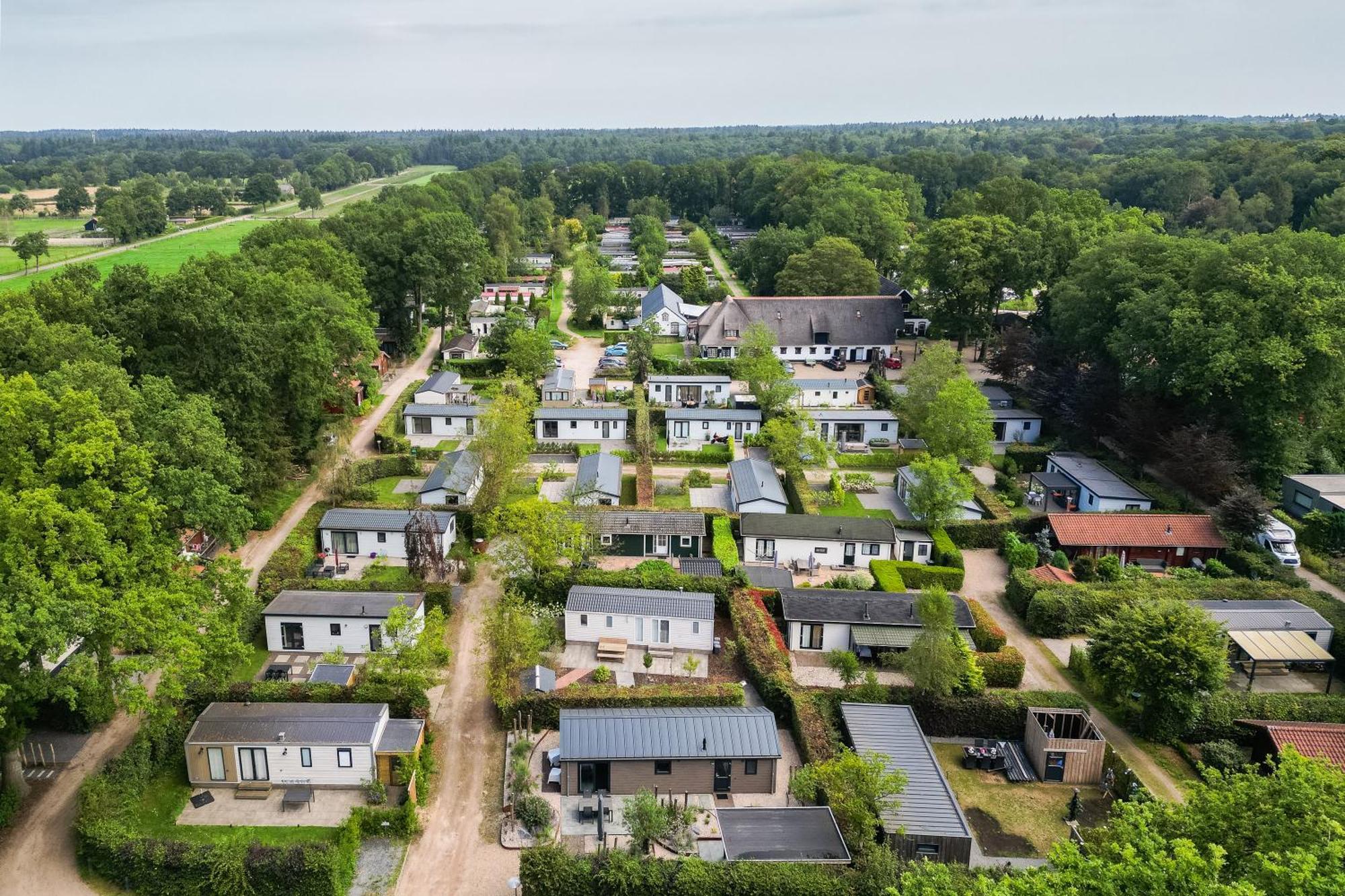 Modern Ingericht Chalet Op Groen Park Op De Veluwe 伊皮 外观 照片
